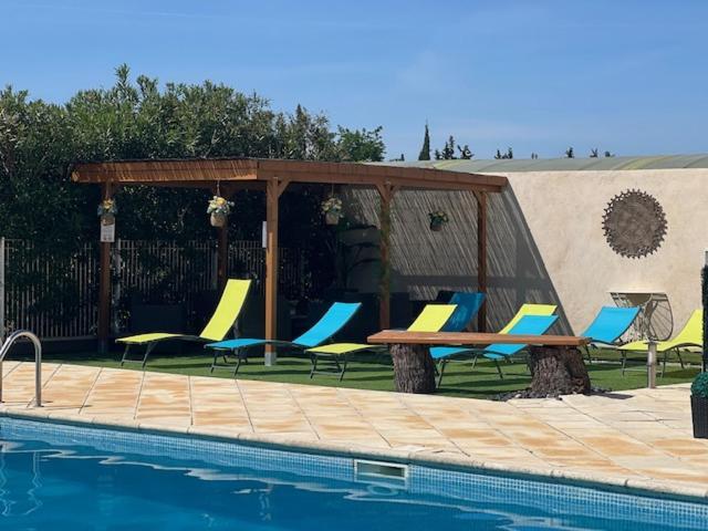 Gite Les Feuilles De Chene Villa Carpentras Luaran gambar